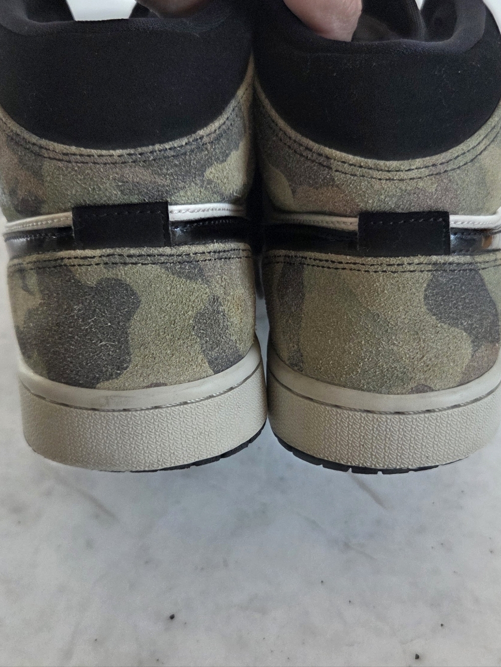 Nike Air Jordan Retro 1 Mid Men Size 8.5 CW5490-001 Green Camo Black White Shoes - Picture 4 of 10